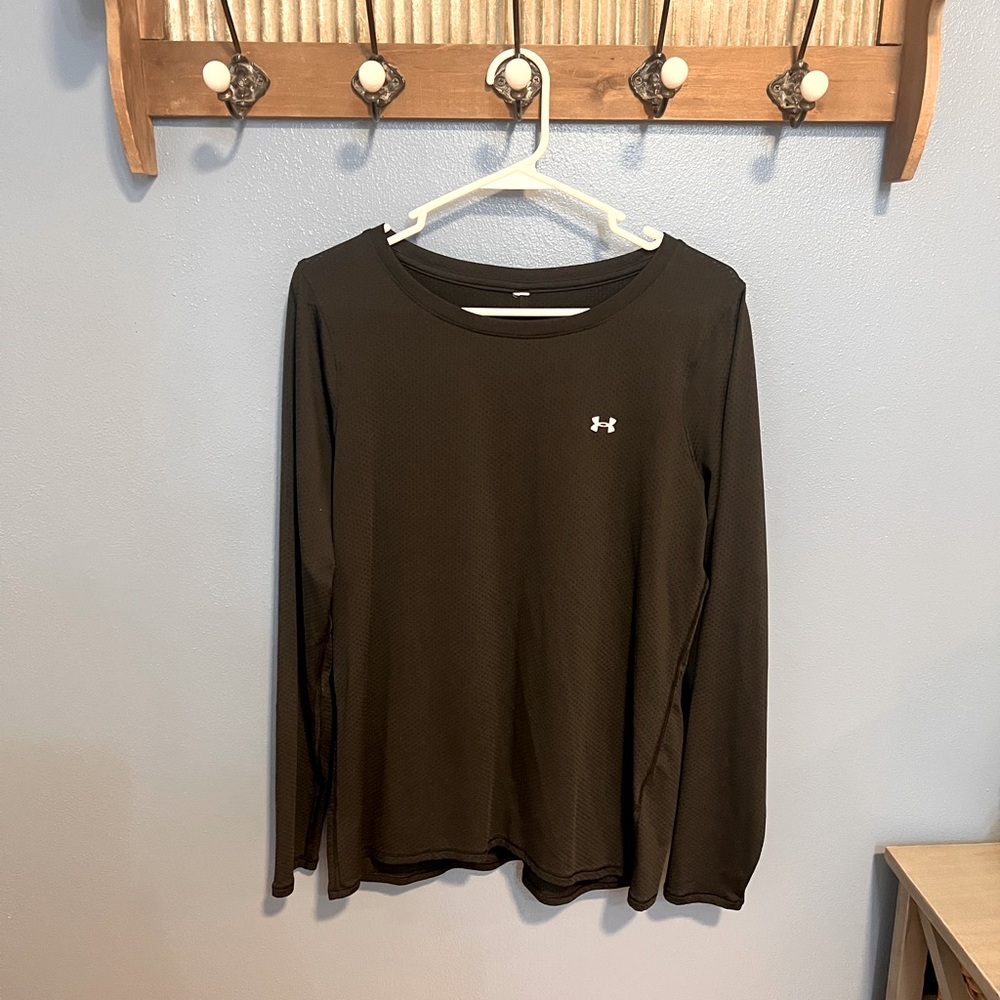 Under Armour top